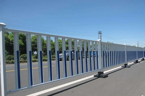 道路鋅鋼護欄